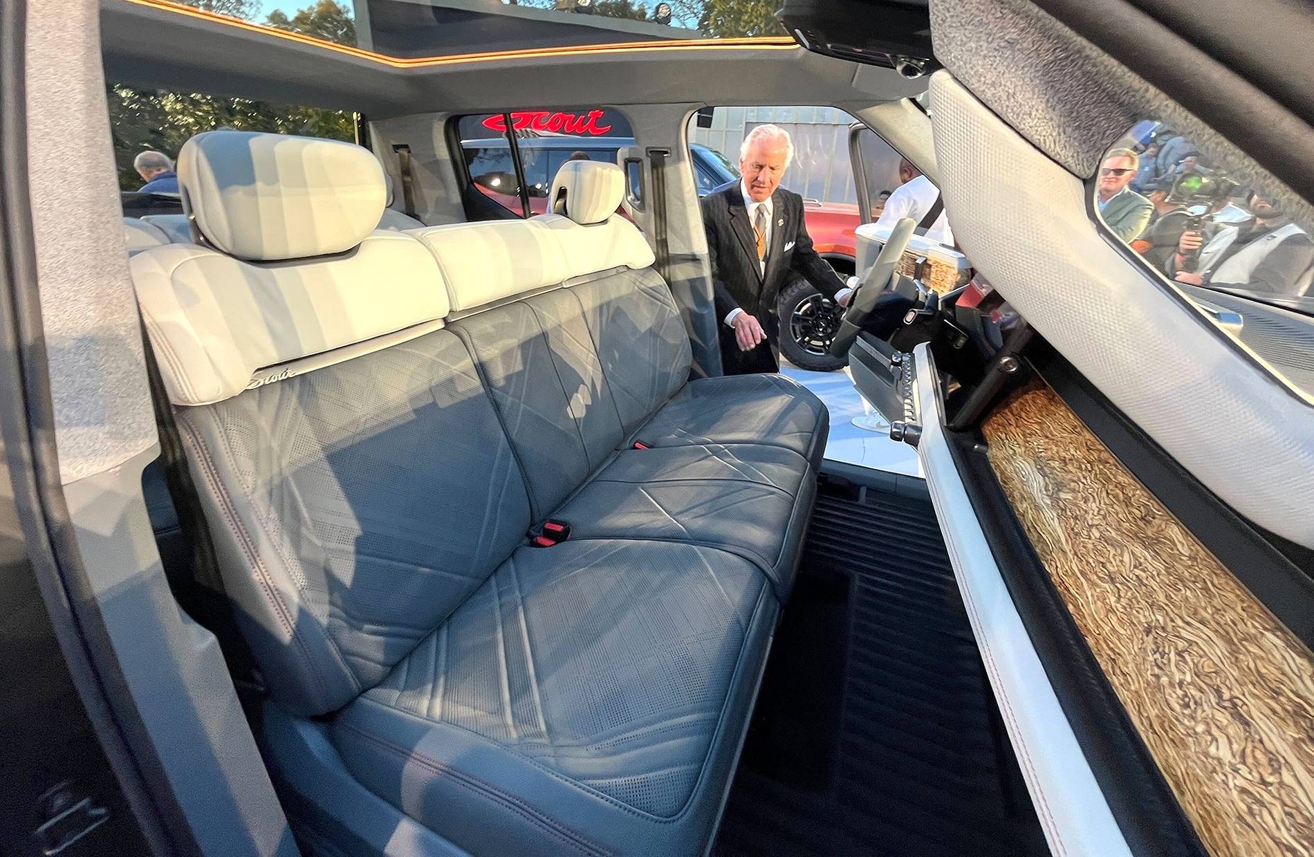 2024 scout ev front bench seat 8.jpg