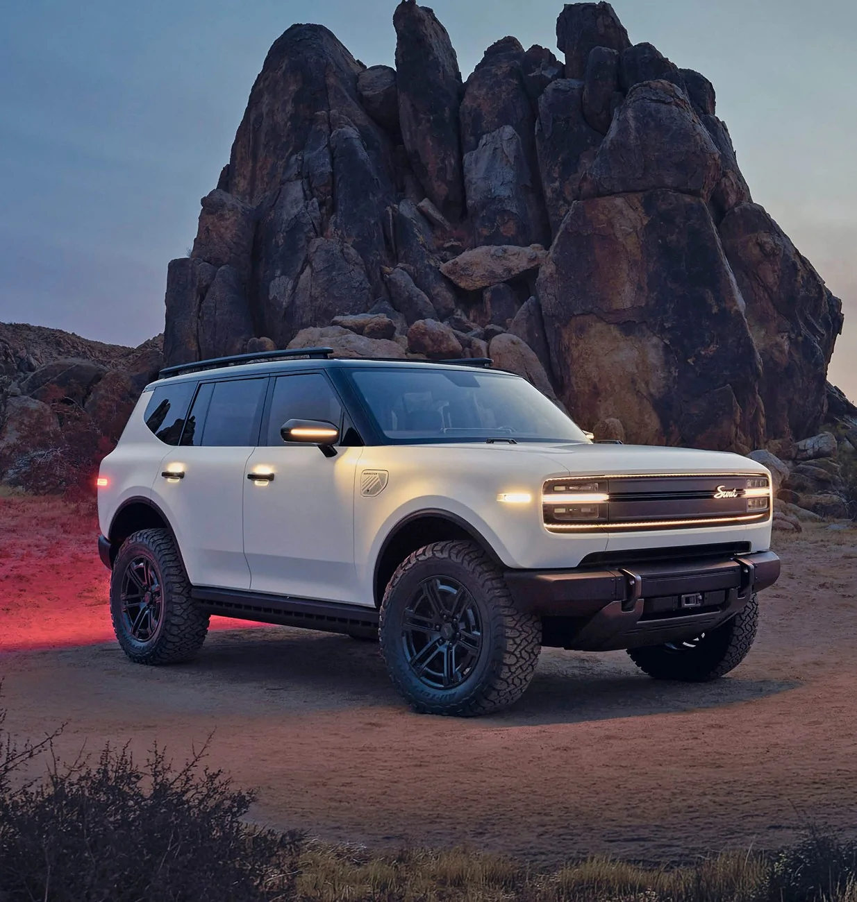 Satin White Scout Traveler 2.webp