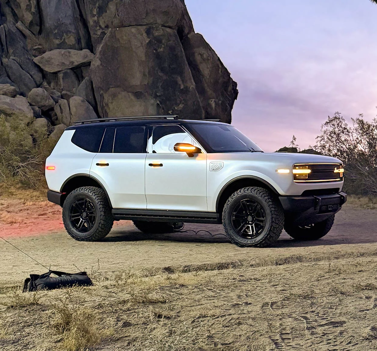 Satin White Scout Traveler 3.webp