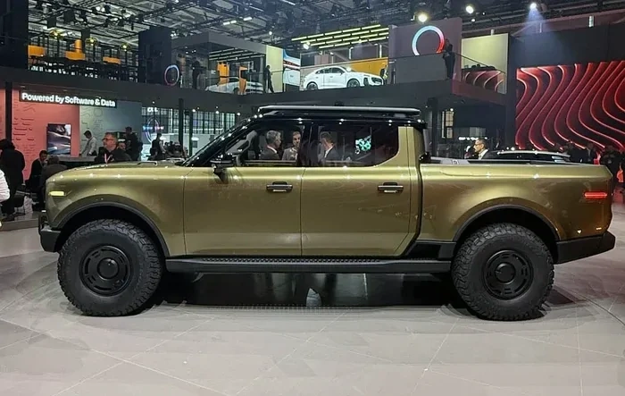 First real world pics of Scout Terra in Silo Green Metallic color (at 2025 IAA Auto Show)